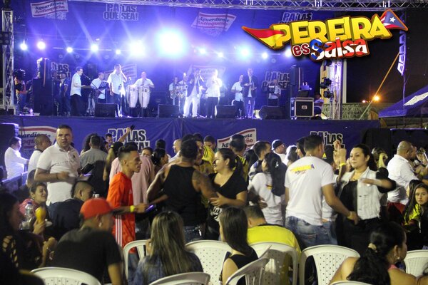 Artistas conectando con el público del festival